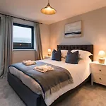 דירה The Sands Sea Front סקארבורו