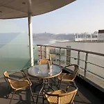 דירה The Sands Sea Front סקארבורו
