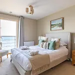 The Sands Sea Front דירה *