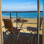 דירה The Sands Sea Front סקארבורו