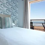 דירה The Sands Sea Front